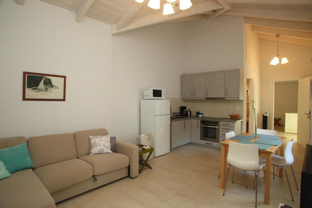 Wild Sea Apartments Áyios Nikítas Chambre photo